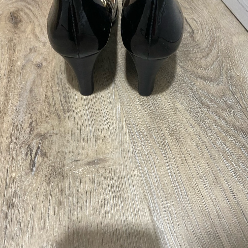 Tory burch black patent leather wedge size 9